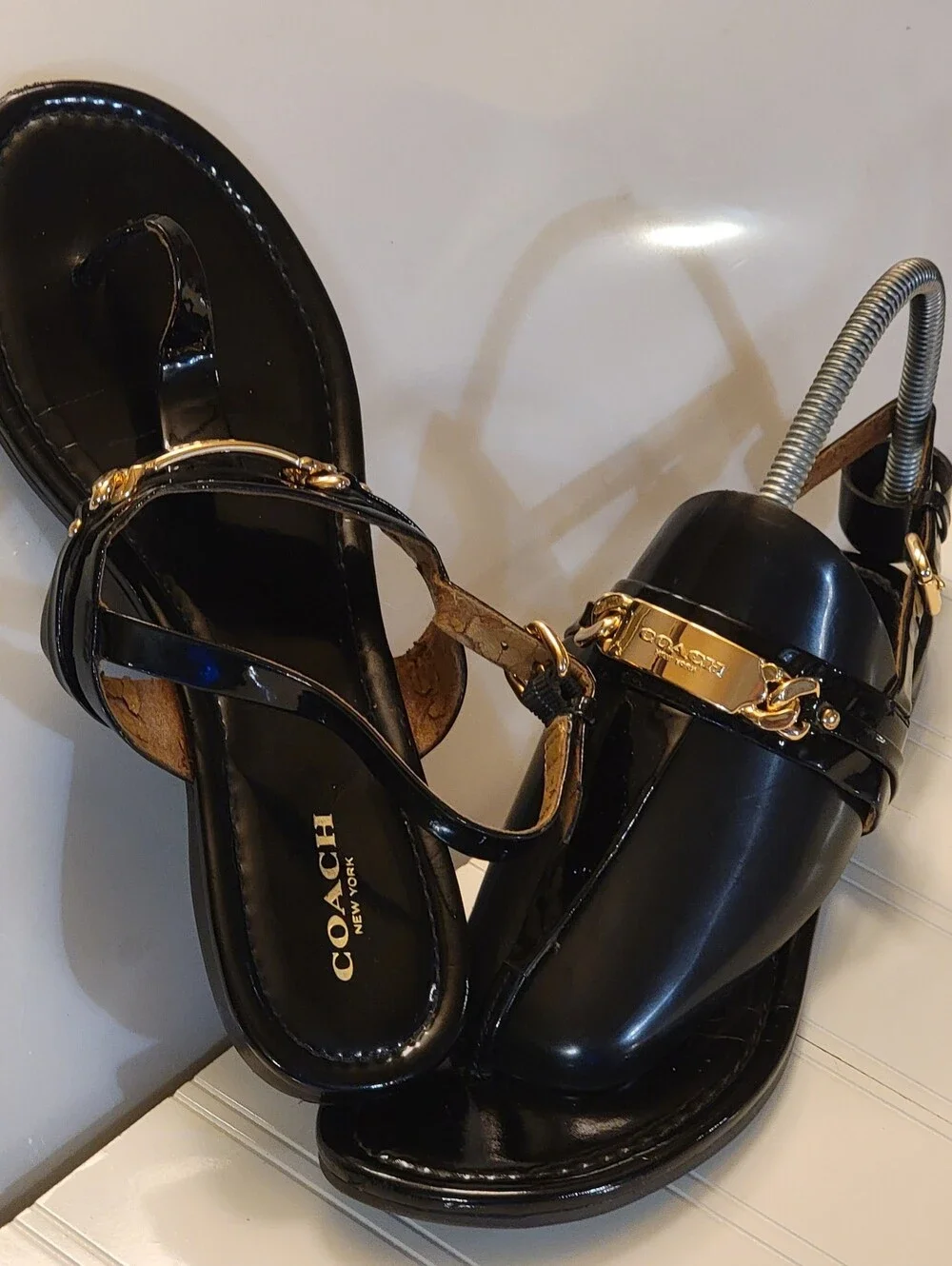Coach Caterine Open Toe Patent Leather Black Thong Sandal Size 7.5 B Women's